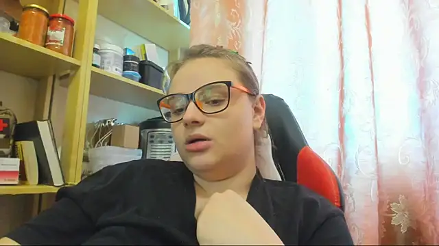Seductive She Wolf online show from 3, 6, 2026