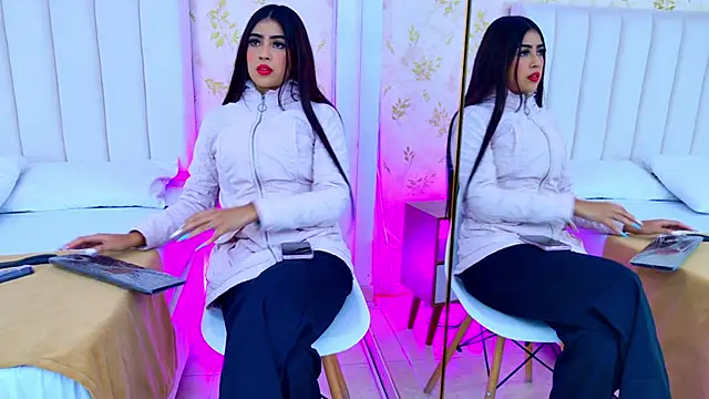 Mia-Monroe online show from 10, 10, 2025