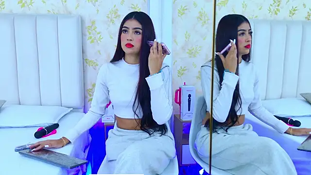 Mia-Monroe online show from 3, 10, 2025