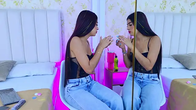 Mia-Monroe online show from 6, 10, 2025