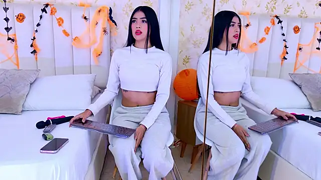 Mia-Monroe online show from 27, 10, 2025