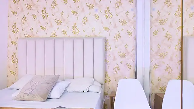 Mia-Monroe online show from 26, 9, 2025