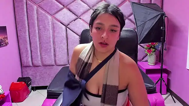 Sarah Hornny online show from 9, 3, 2025