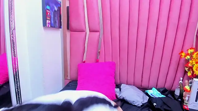 Snapshot of Sarah_Hornny chatting on 3, 3, 2026 Sarah Hornny online show from 3, 3, 2026