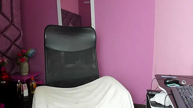 Sarah Hornny online show from 9, 3, 2025