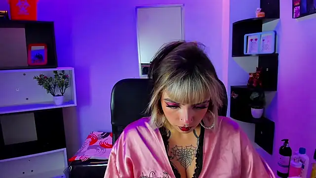 Snapshot of Samantha_Smiith chatting on 9, 7, 2026 Samantha Smiith online show from 9, 7, 2026