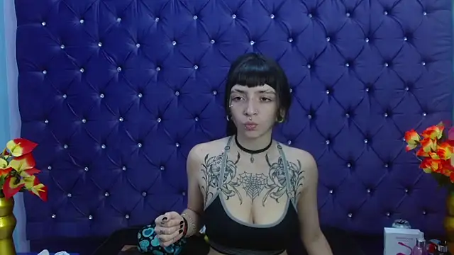 Snapshot of Samantha_Smiith chatting on 5, 3, 2025 Samantha Smiith online show from 5, 3, 2025