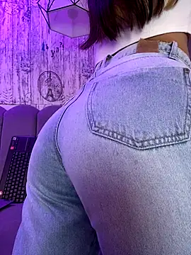 AbyThompson online show from 16, 10, 2025