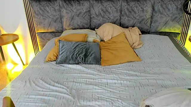 LaurenRodriiguez online show from 18, 9, 2025