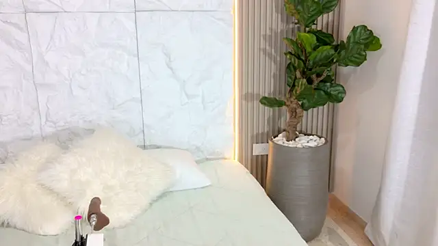 LaurenRodriiguez online show from 16, 7, 2026