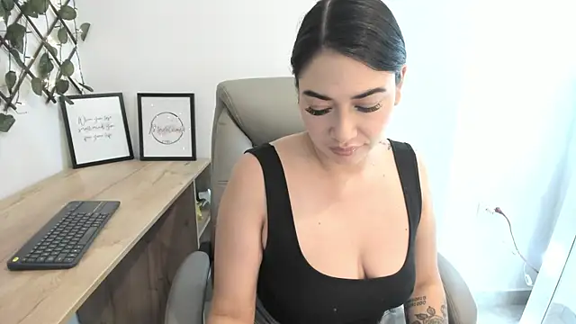 Madeleine  w online show from 9, 10, 2025