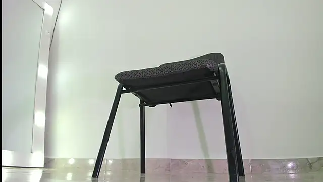 Madeleine  w online show from 10, 3, 2025