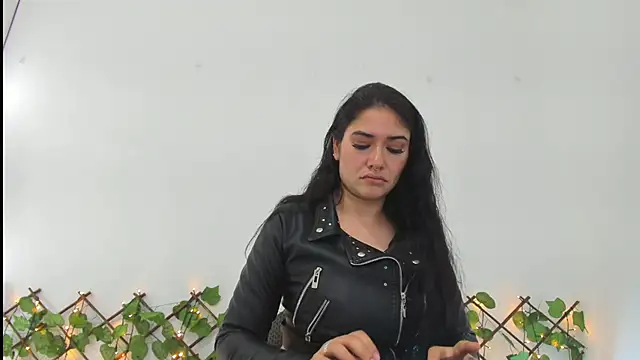 Madeleine  w online show from 12, 3, 2025