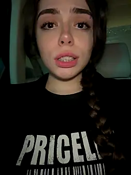 pantyless online show from 19, 9, 2025