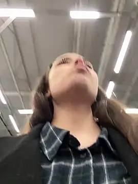 pantyless online show from 8, 4, 2026