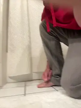 UtopianMisfit1 online show from 1, 2, 2026