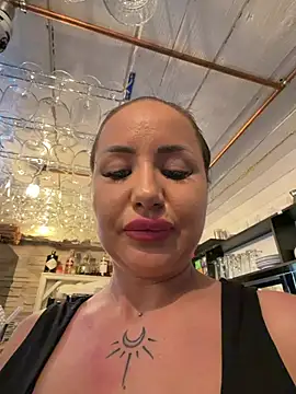 Snapshot of beautydiamond chatting on 9, 7, 2026 beautydiamond online show from 9, 7, 2026