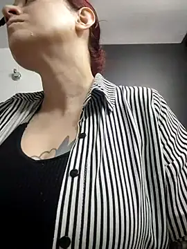 catalinamommyx online show from 15, 10, 2025