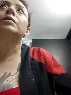 catalinamommyx online show from 8, 10, 2025