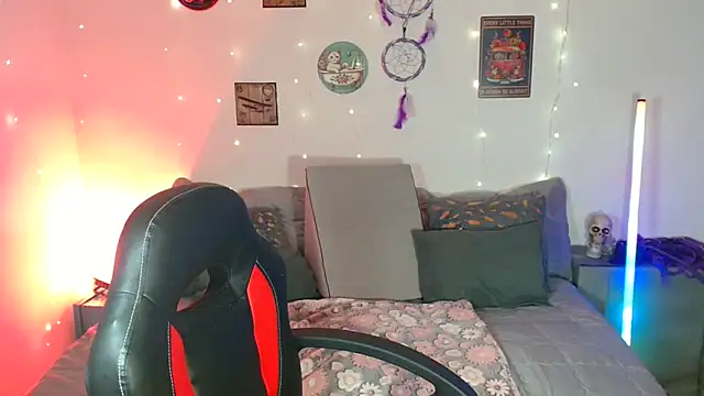 catalinamommyx online show from 8, 11, 2025