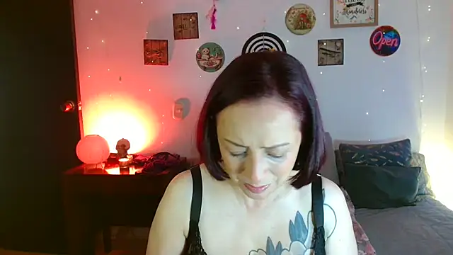 Snapshot of catalinamommyx chatting on 12, 7, 2026 catalinamommyx online show from 12, 7, 2026