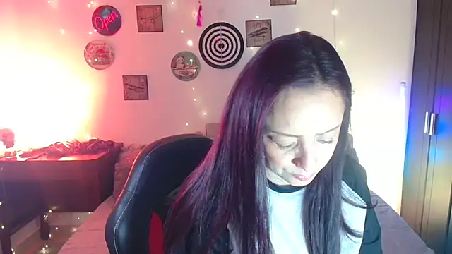 Snapshot of catalinamommyx chatting on 13, 6, 2026 catalinamommyx online show from 13, 6, 2026