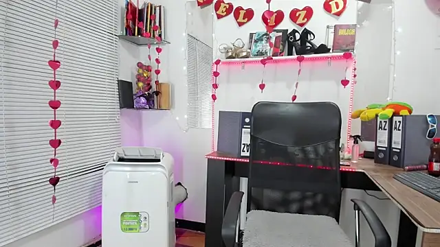 Snapshot of MIAUTENA chatting on 19, 2, 2025 MIAUTENA online show from 19, 2, 2025