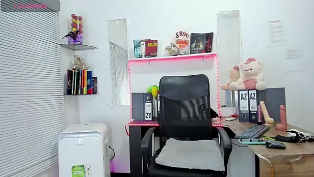 Snapshot of MIAUTENA chatting on 21, 3, 2025 MIAUTENA online show from 21, 3, 2025