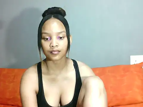 SmallSlut5 online show from 25, 3, 2026