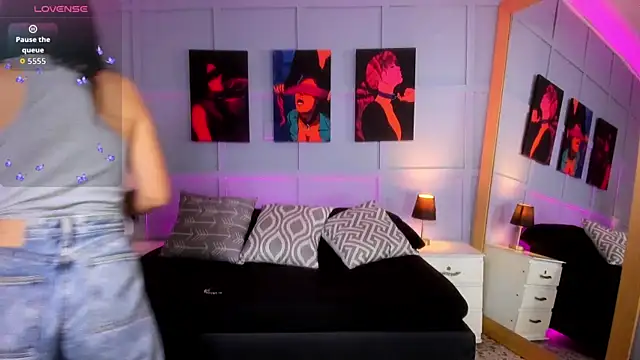 Elizabeth Santos online show from 22, 11, 2025