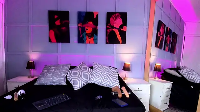 Elizabeth Santos online show from 8, 11, 2025