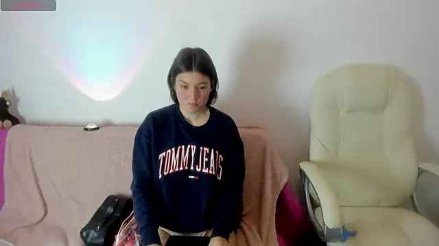 Tesa cute online show from 11, 11, 2025