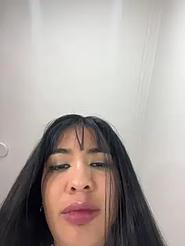 lina pink online show from 11, 11, 2025