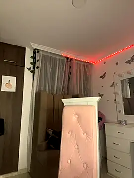 lina pink online show from 24, 9, 2025