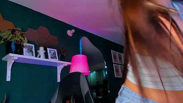 evy orange1 online show from 15, 4, 2026