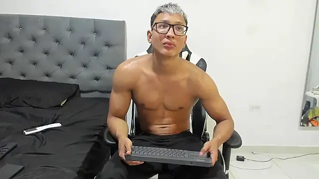 chriss jones1 online show from 7, 3, 2025