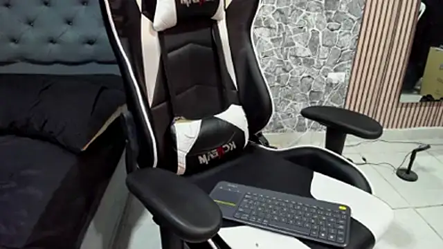 chriss jones1 online show from 2, 4, 2026