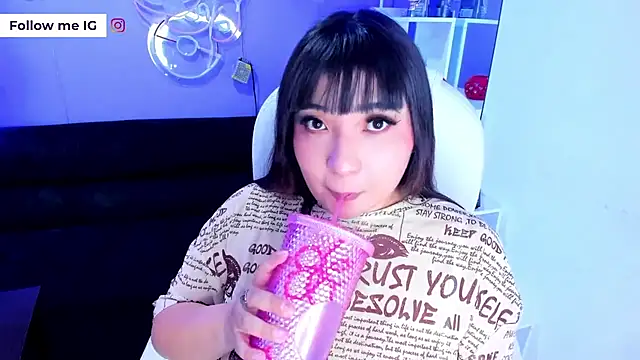 Emma monserrat online show from 18, 4, 2026