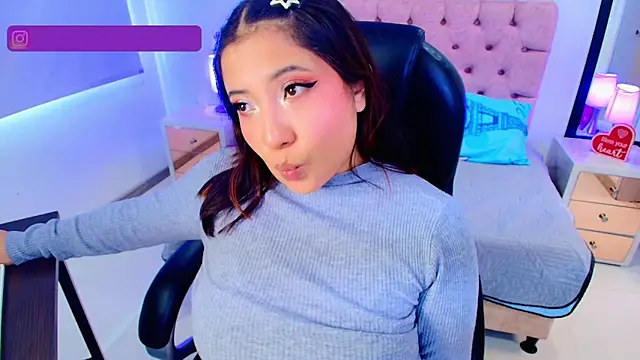 Emma monserrat online show from 7, 1, 2026