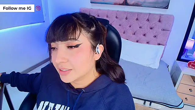 Emma monserrat online show from 4, 3, 2026