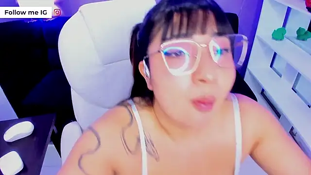 Emma monserrat online show from 24, 4, 2026