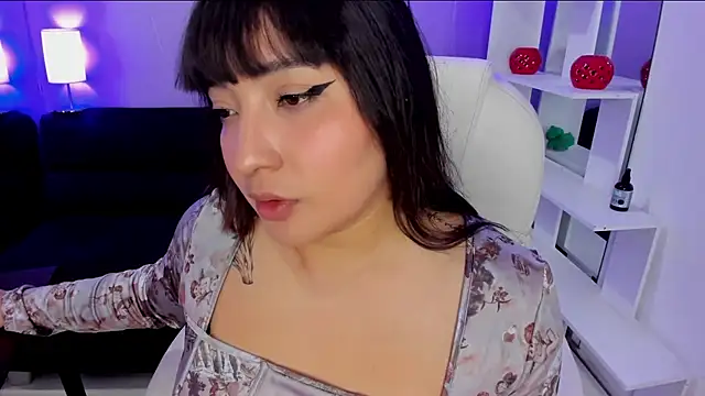 Emma monserrat online show from 25, 5, 2026