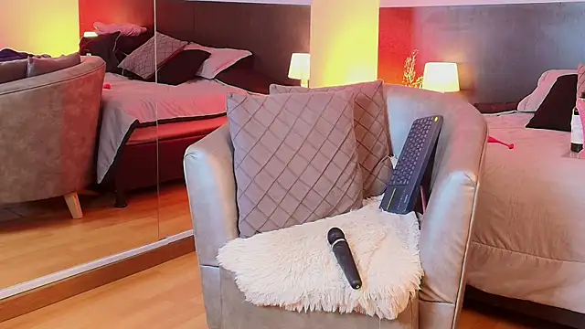 Kelly Mature  online show from 19, 3, 2025