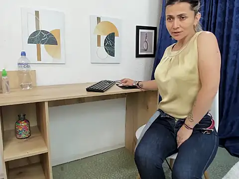 Snapshot of Emma_Jnes chatting on 16, 1, 2025 Emma Jnes online show from 16, 1, 2025