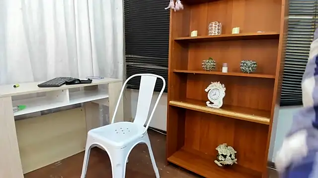 Snapshot of Emma_Jnes chatting on 3, 12, 2024 Emma Jnes online show from 3, 12, 2024