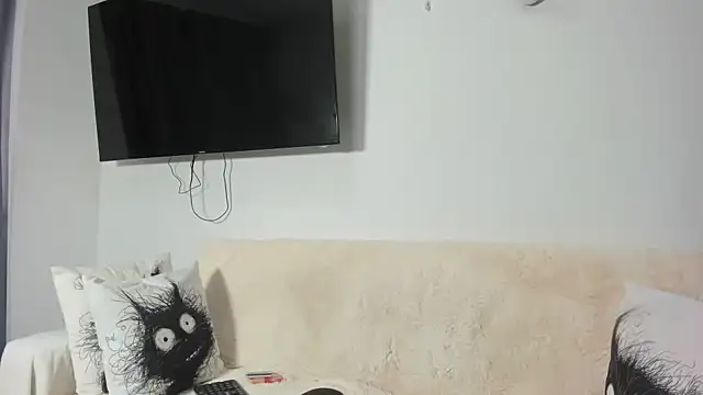 Snapshot of Emma_Jnes chatting on 25, 2, 2025 Emma Jnes online show from 25, 2, 2025