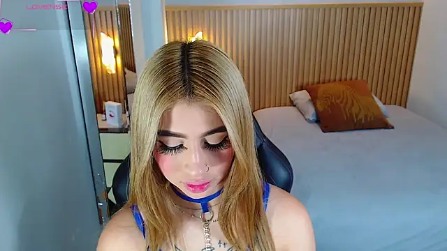 LUCYAMARS1 online show from 11, 11, 2025