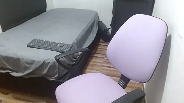 charlotte slut online show from 16, 7, 2026