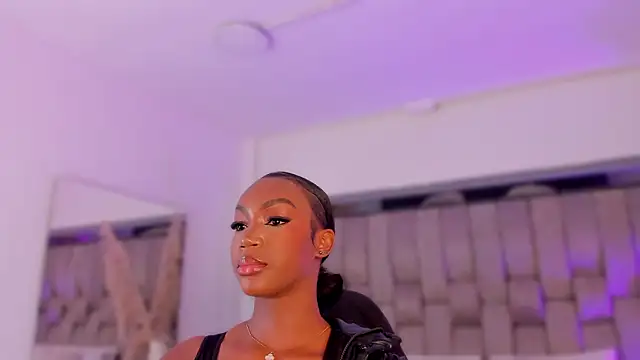 ChaynnaCooper online show from 7, 2, 2026