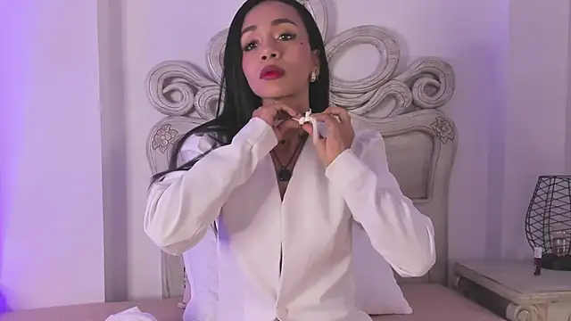 SamanthaFerrer   online show from 4, 12, 2025